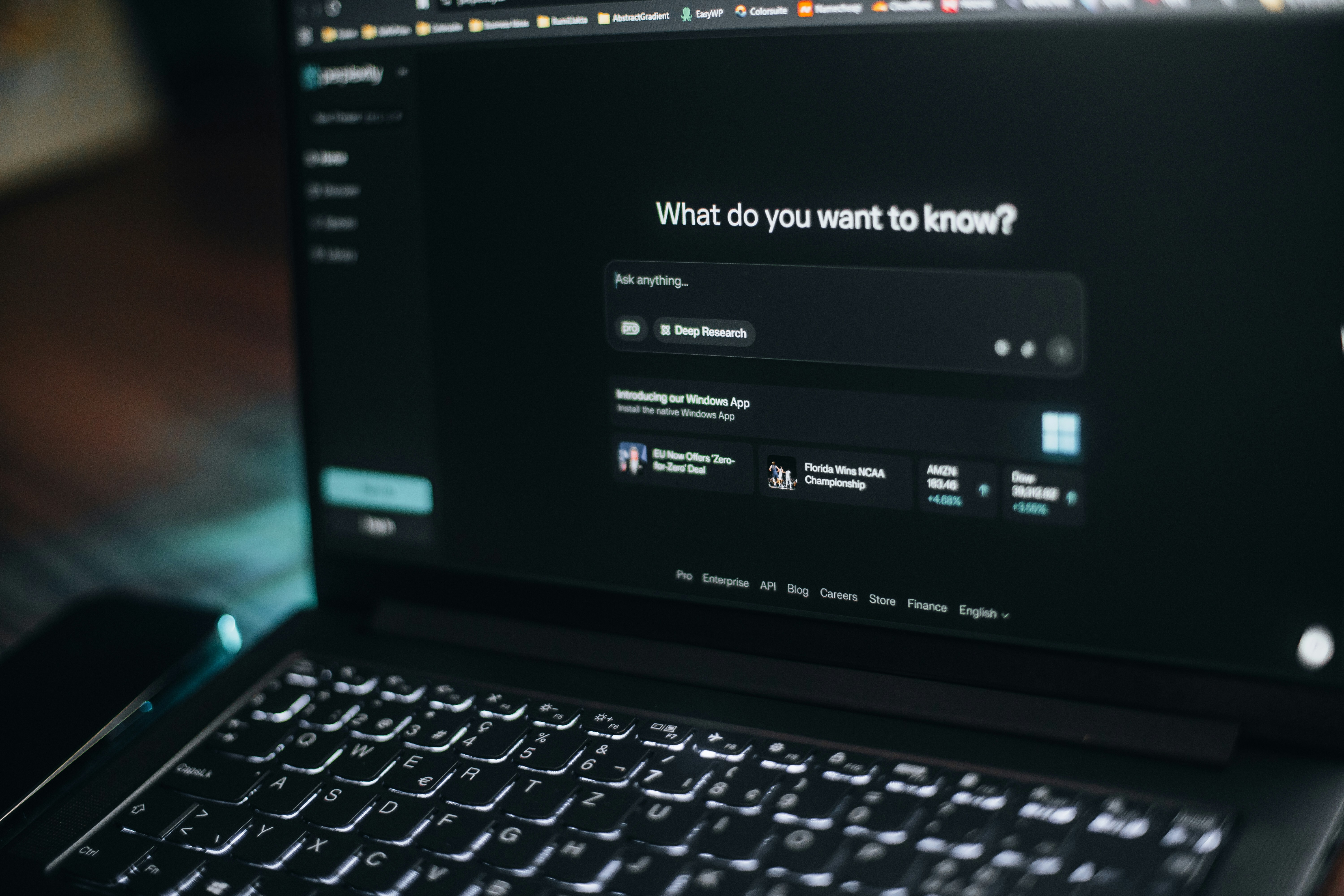 A computer with Chat GPT on the screen and the text "what do you want to know"