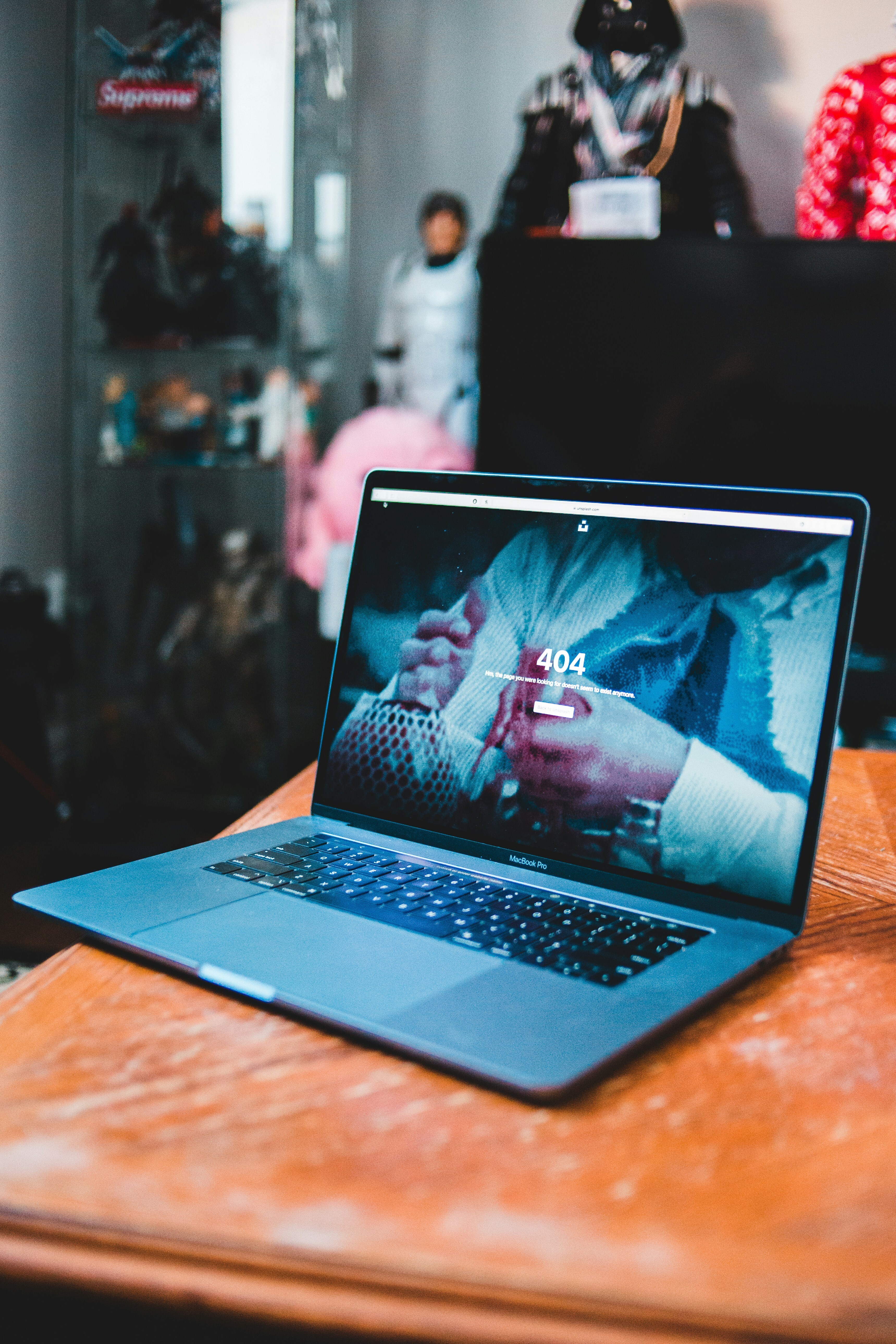 Erik mclean Rg f YTQ5 Rgw unsplash