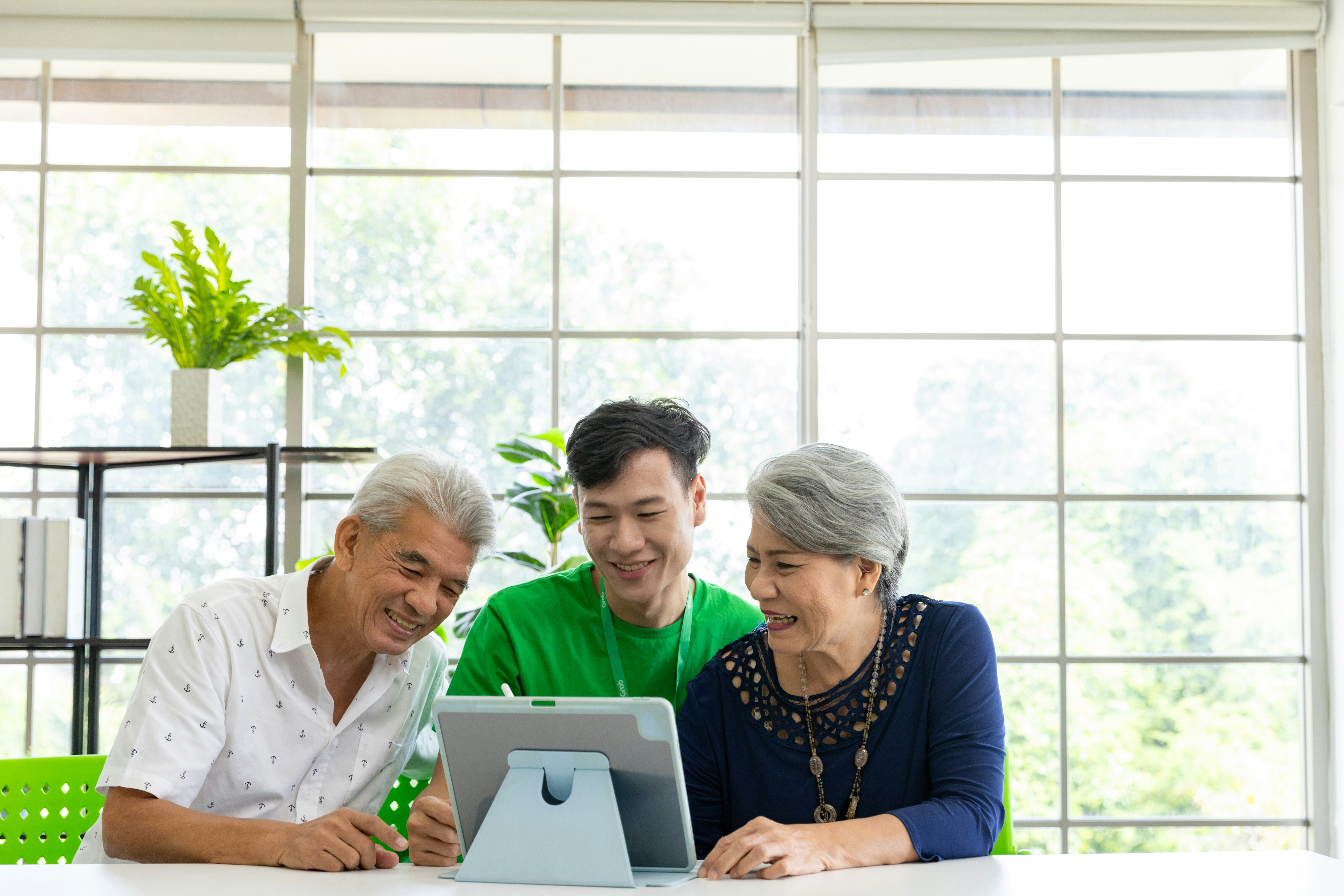 Multi generational family at a computer
